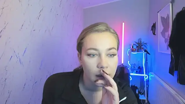 holly xglam online show from 10-16-25, 06:16