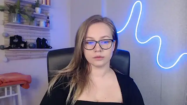 holly xglam online show from 03-20-25, 09:02