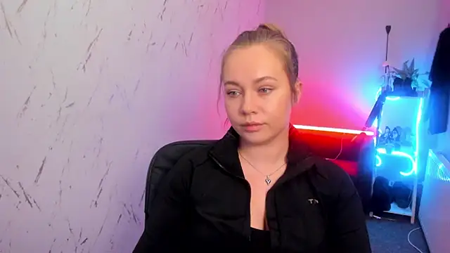 holly xglam online show from 03-23-26, 08:30