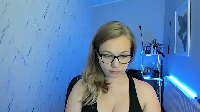 holly xglam online show from 09-22-25, 05:08