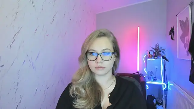 holly xglam online show from 10-21-25, 05:45