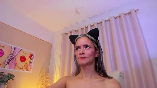 SkiinnyAna online show from 09-14-25, 01:06