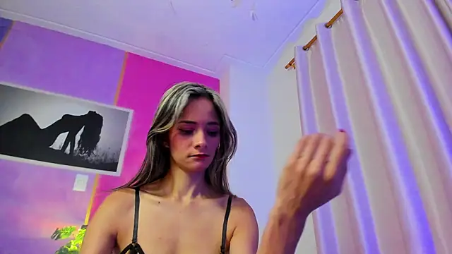 SkiinnyAna online show from 09-14-25, 01:11