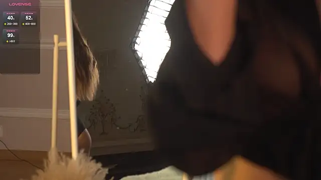 Snapshot of happywhores chatting on 12-17-25, 09:42 happywhores online show from 12-17-25, 09:42