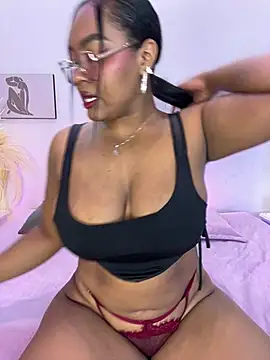 Snapshot of Esmeralda_Duarte chatting on 05-15-26, 05:05 Esmeralda Duarte online show from 05-15-26, 05:05