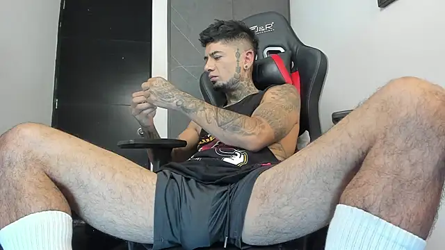 Snapshot of sergiio_mesa27 chatting on 10-26-25, 02:06 sergiio mesa27 online show from 10-26-25, 02:06