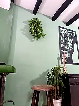 Snapshot of thirstymoonxx chatting on 02-17-26, 04:32 thirstymoonxx online show from 02-17-26, 04:32