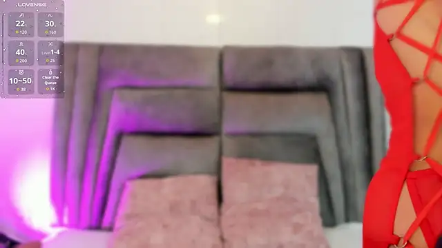 Snapshot of sophiee_smith chatting on 09-16-25, 11:44 sophiee smith online show from 09-16-25, 11:44