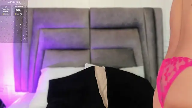 sophiee smith online show from 11-18-25, 11:02