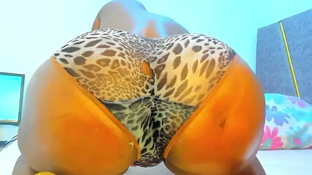 Natasha Spencer online show from 11-16-25, 07:18