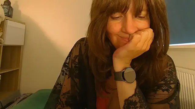 Snapshot of Ella_Next_Door chatting on 05-31-26, 06:42 Ella Next Door online show from 05-31-26, 06:42