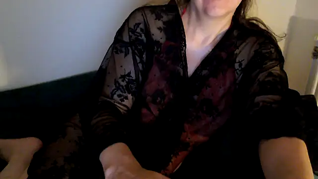 Snapshot of Ella_Next_Door chatting on 09-17-25, 08:44 Ella Next Door online show from 09-17-25, 08:44