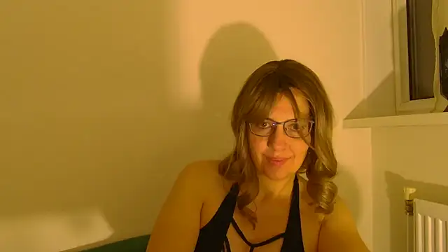 Snapshot of Ella_Next_Door chatting on 09-29-25, 10:04 Ella Next Door online show from 09-29-25, 10:04
