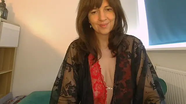 Snapshot of Ella_Next_Door chatting on 05-17-26, 10:15 Ella Next Door online show from 05-17-26, 10:15