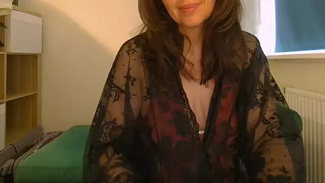 Snapshot of Ella_Next_Door chatting on 05-04-26, 07:22 Ella Next Door online show from 05-04-26, 07:22