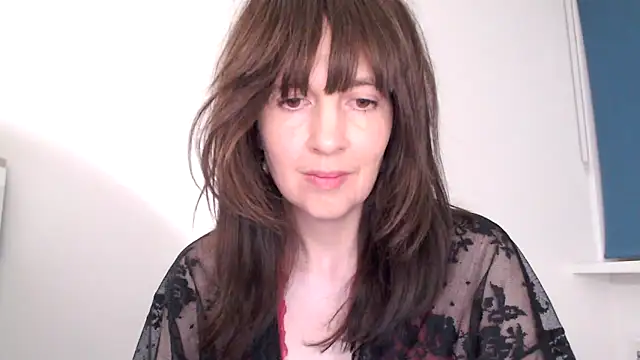 Snapshot of Ella_Next_Door chatting on 04-18-26, 09:48 Ella Next Door online show from 04-18-26, 09:48