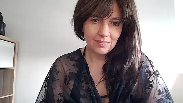 Ella Next Door online show from 01-11-26, 01:07