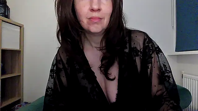 Ella Next Door online show from 12-19-25, 08:00