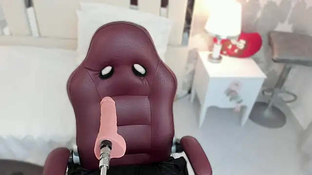 Miliaangeles online show from 12-17-25, 09:25