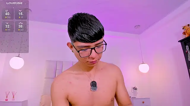Snapshot of CodyTwink chatting on 06-18-26, 11:26 CodyTwink online show from 06-18-26, 11:26