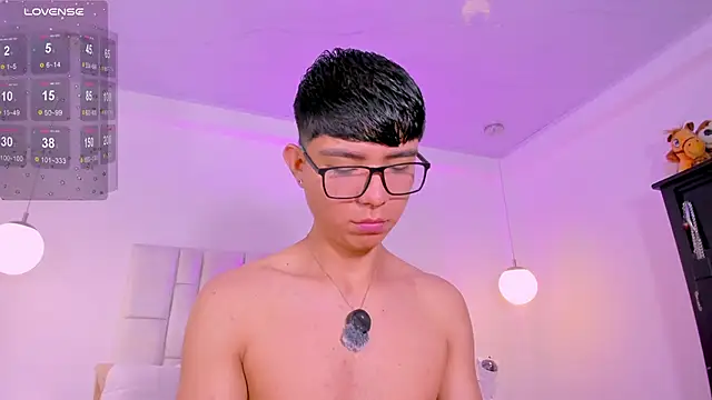 Snapshot of CodyTwink chatting on 06-05-26, 01:50 CodyTwink online show from 06-05-26, 01:50