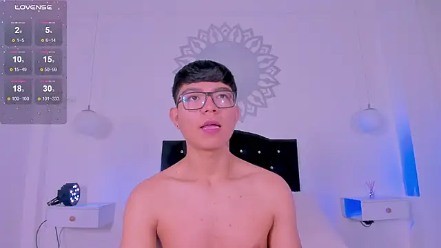 Snapshot of CodyTwink chatting on 09-18-25, 01:14 CodyTwink online show from 09-18-25, 01:14