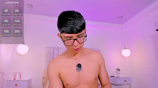 Snapshot of CodyTwink chatting on 06-18-26, 11:54 CodyTwink online show from 06-18-26, 11:54