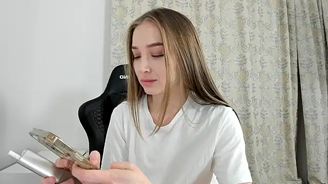 Snapshot of Sweet-bb chatting on 09-10-25, 09:03 Sweet-bb online show from 09-10-25, 09:03