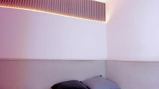 Snapshot of jasminehill_ chatting on 02-28-26, 01:44 jasminehill online show from 02-28-26, 01:44