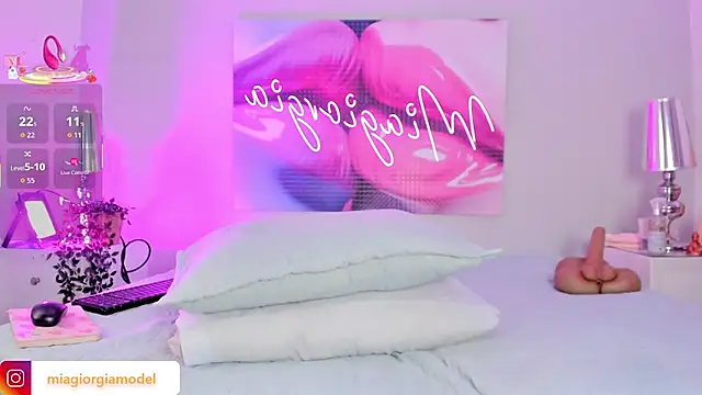 Snapshot of Miagiorgia_ chatting on 04-17-26, 03:48 Miagiorgia online show from 04-17-26, 03:48
