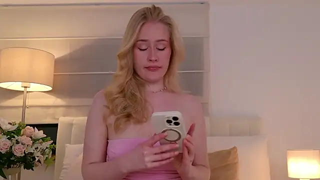 JuliaJaee online show from 03-17-26, 06:44