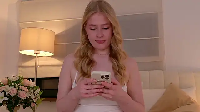 JuliaJaee online show from 04-05-26, 06:14