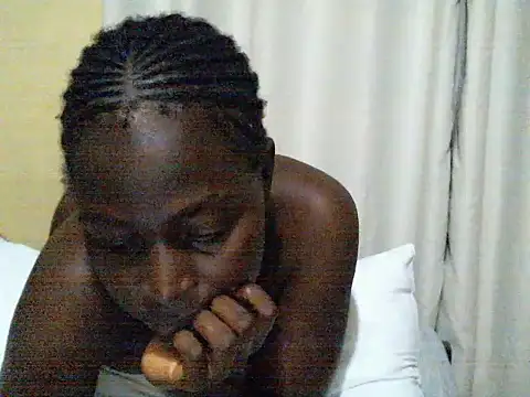 Snapshot of ara_bella chatting on 10-14-25, 11:14 ara bella online show from 10-14-25, 11:14