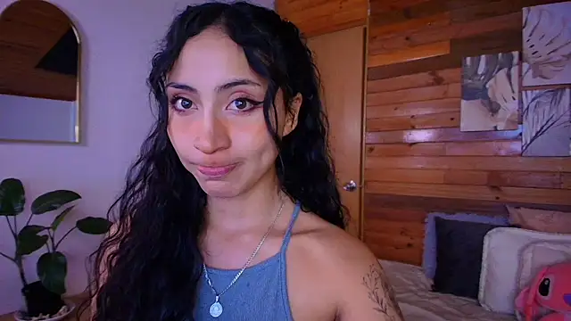 Snapshot of amber_curly chatting on 04-21-26, 08:37 amber curly online show from 04-21-26, 08:37