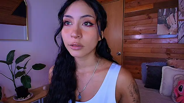 Snapshot of amber_curly chatting on 05-05-26, 07:50 amber curly online show from 05-05-26, 07:50