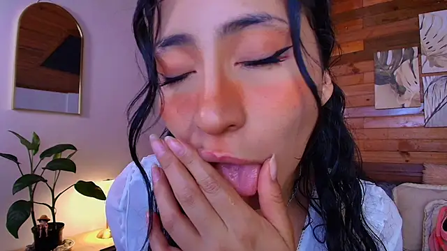 amber curly online show from 07-17-26, 09:23