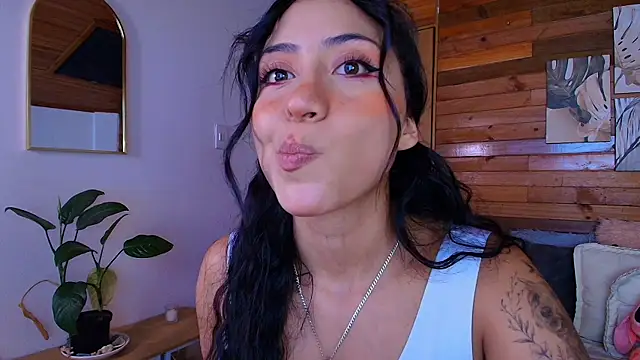 Snapshot of amber_curly chatting on 06-01-26, 08:41 amber curly online show from 06-01-26, 08:41