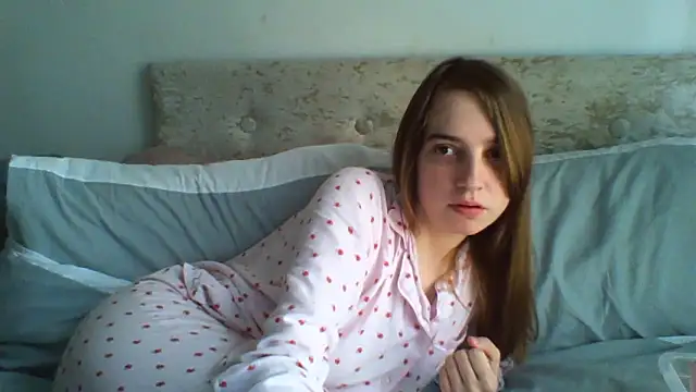 Snapshot of EvieRoseex chatting on 04-19-26, 10:27 EvieRoseex online show from 04-19-26, 10:27