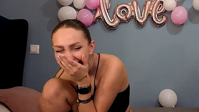 Snapshot of AnnaMaee chatting on 02-14-25, 11:20 AnnaMaee online show from 02-14-25, 11:20