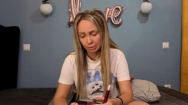 Snapshot of AnnaMaee chatting on 02-28-25, 09:12 AnnaMaee online show from 02-28-25, 09:12