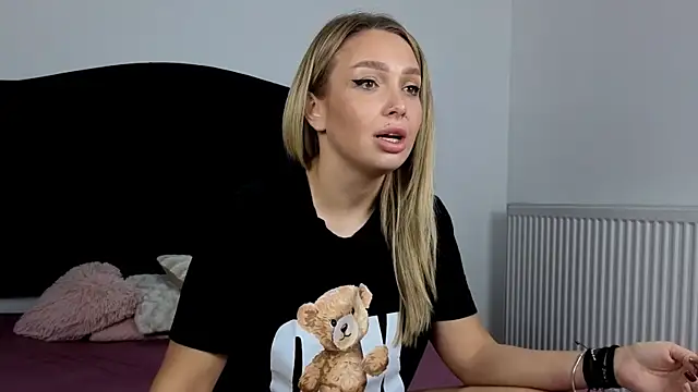 AnnaMaee online show from 11-03-25, 08:56