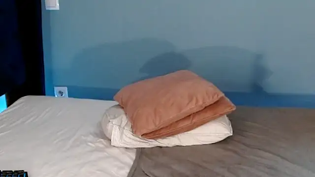 Snapshot of AnnaMaee chatting on 01-08-25, 02:14 AnnaMaee online show from 01-08-25, 02:14