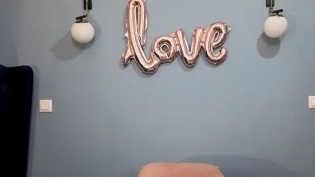 Snapshot of AnnaMaee chatting on 03-13-25, 11:27 AnnaMaee online show from 03-13-25, 11:27