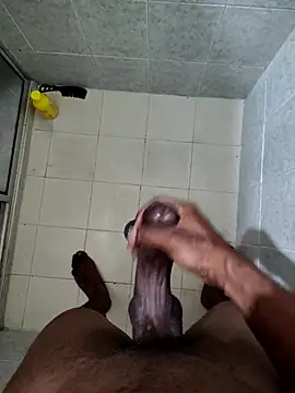 Snapshot of Negrotnt11 chatting on 10-05-25, 01:24 Negrotnt11 online show from 10-05-25, 01:24