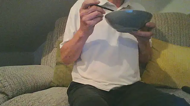 Snapshot of mr_english50 chatting on 06-08-26, 04:24 mr english50 online show from 06-08-26, 04:24