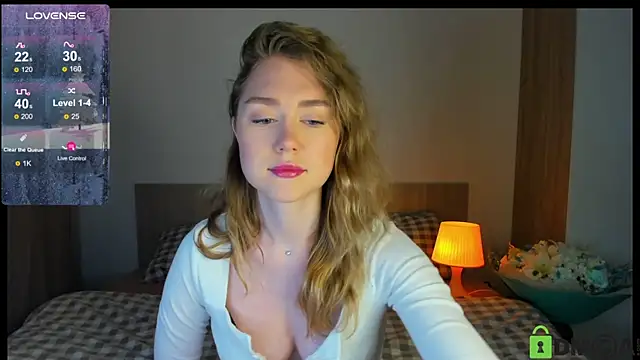 Snapshot of TheVanessaMaes chatting on 12-11-24, 11:32 TheVanessaMaes online show from 12-11-24, 11:32