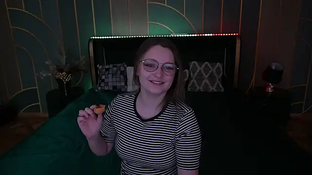 MagicPeachh  online show from 11-14-25, 06:50