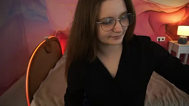 MagicPeachh  online show from 09-23-25, 08:21