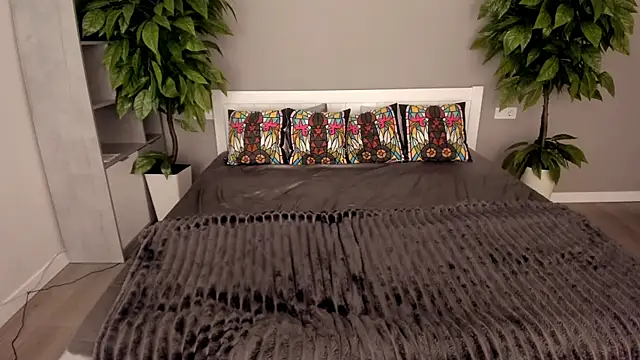 MagicPeachh  online show from 11-12-25, 01:37