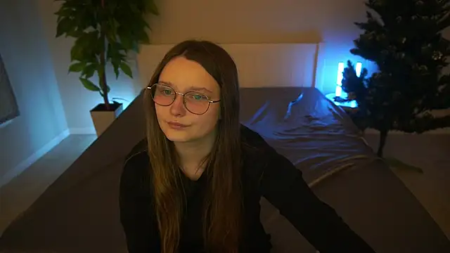 MagicPeachh  online show from 12-19-25, 06:49